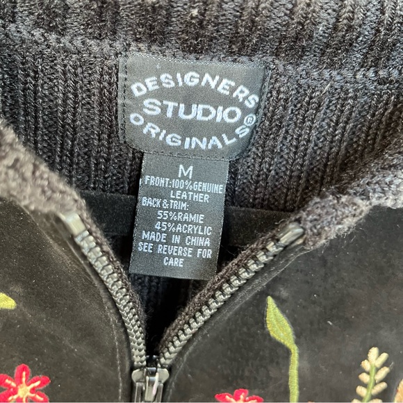 Black suede and knit floral vest. Size Medium - Picture 5 of 8